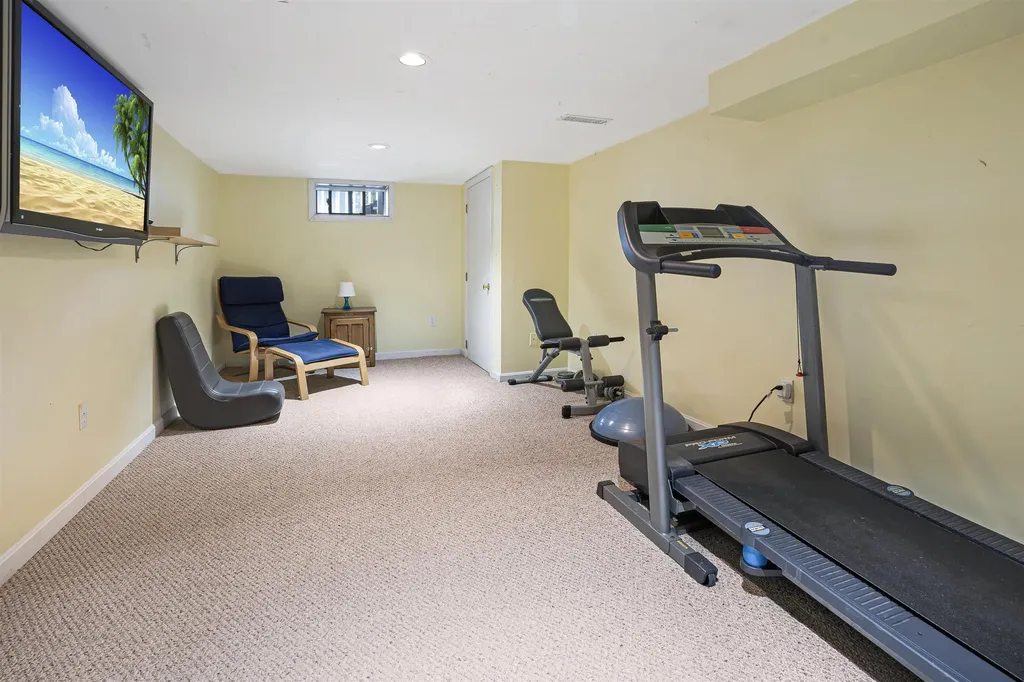 19 Hackett Lane Hampton NH 03842