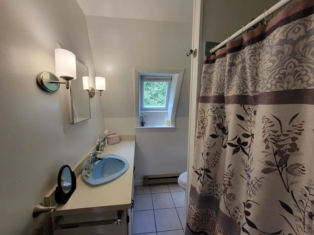 20 North Road Alexandria NH 03222