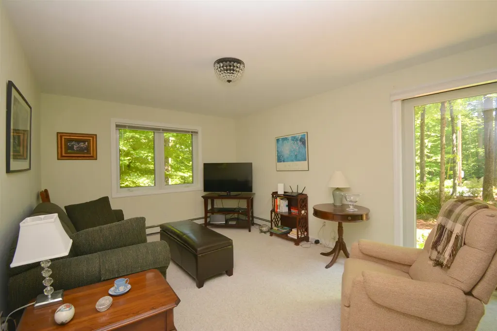 25 Fernwood Lane Grantham NH 03753