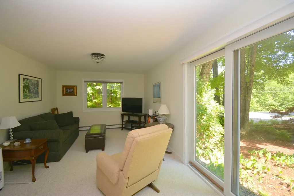 25 Fernwood Lane Grantham NH 03753