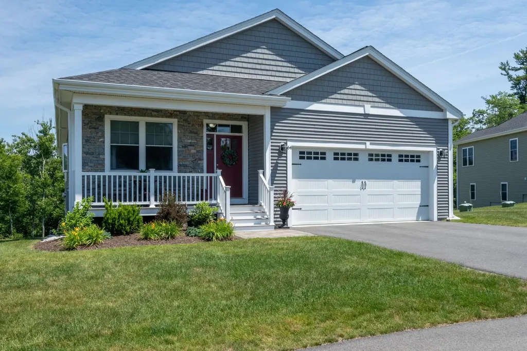 64 Blackstone Drive Raymond NH 03077