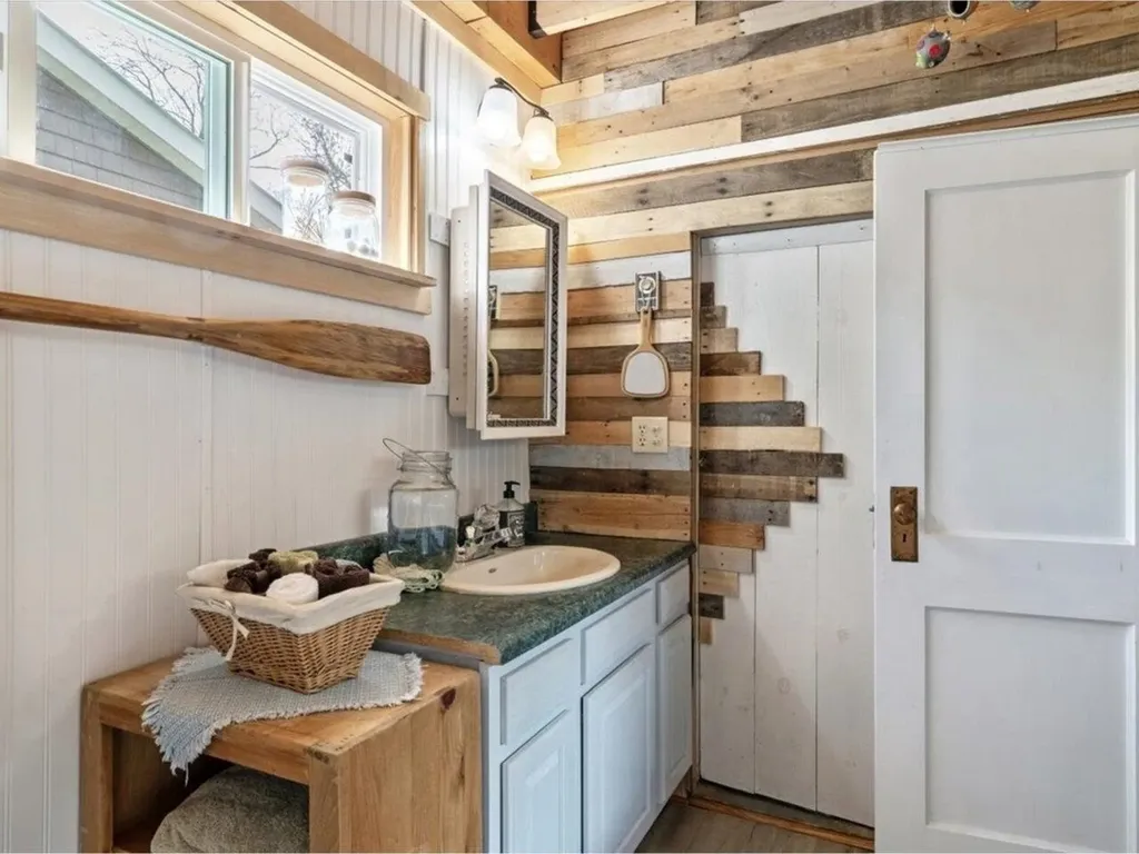 131 Shore Road Franklin VT 05457