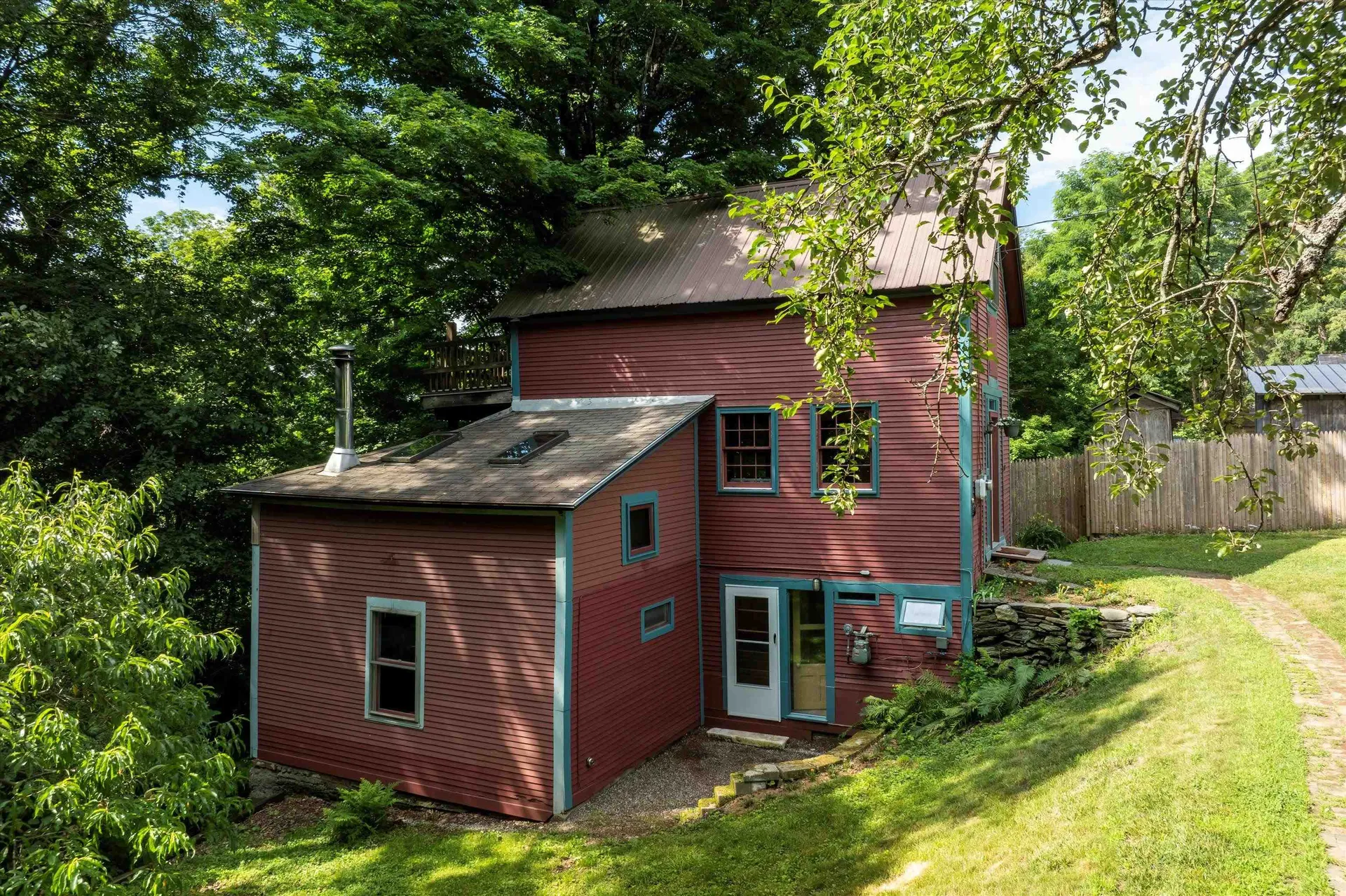18-20 Bellows Falls Road Putney VT 05346