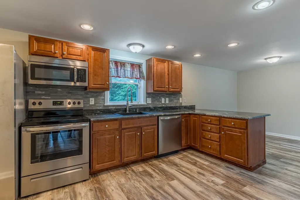 72 Harvey Lake Road Northwood NH 03261