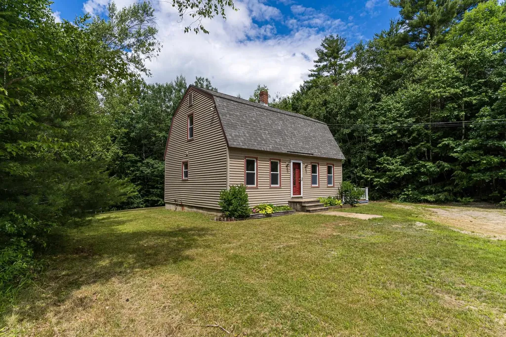 72 Harvey Lake Road Northwood NH 03261