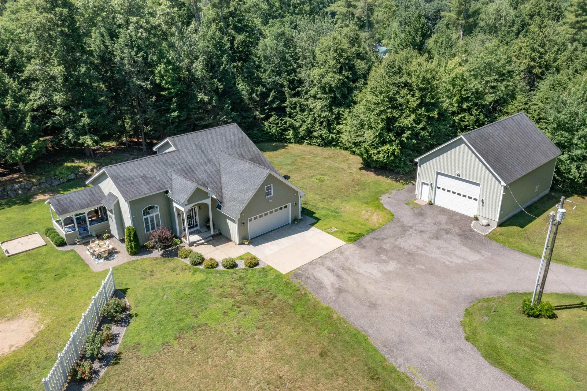 612 Raymond Road Auburn NH 03032