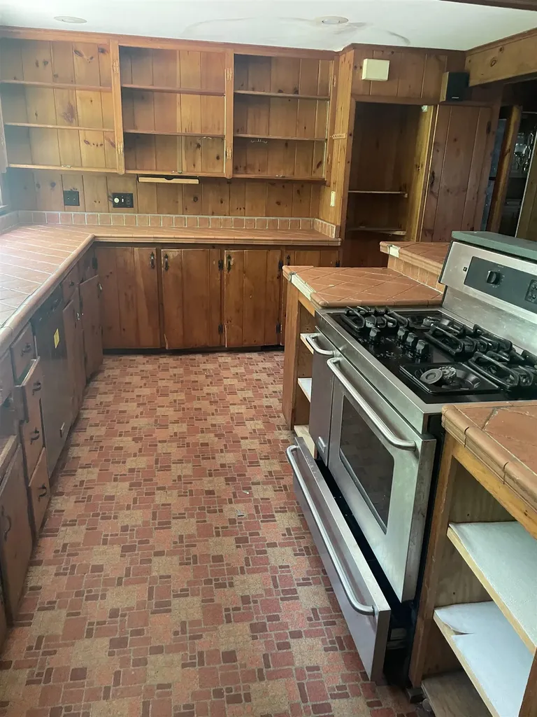 2139 Vt Route 30 Townshend VT 05353