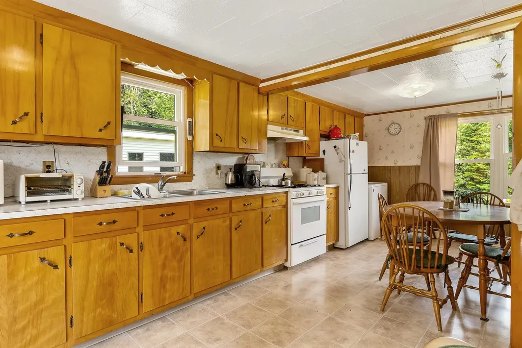 2849 North Main Street Pittsburg NH 03592