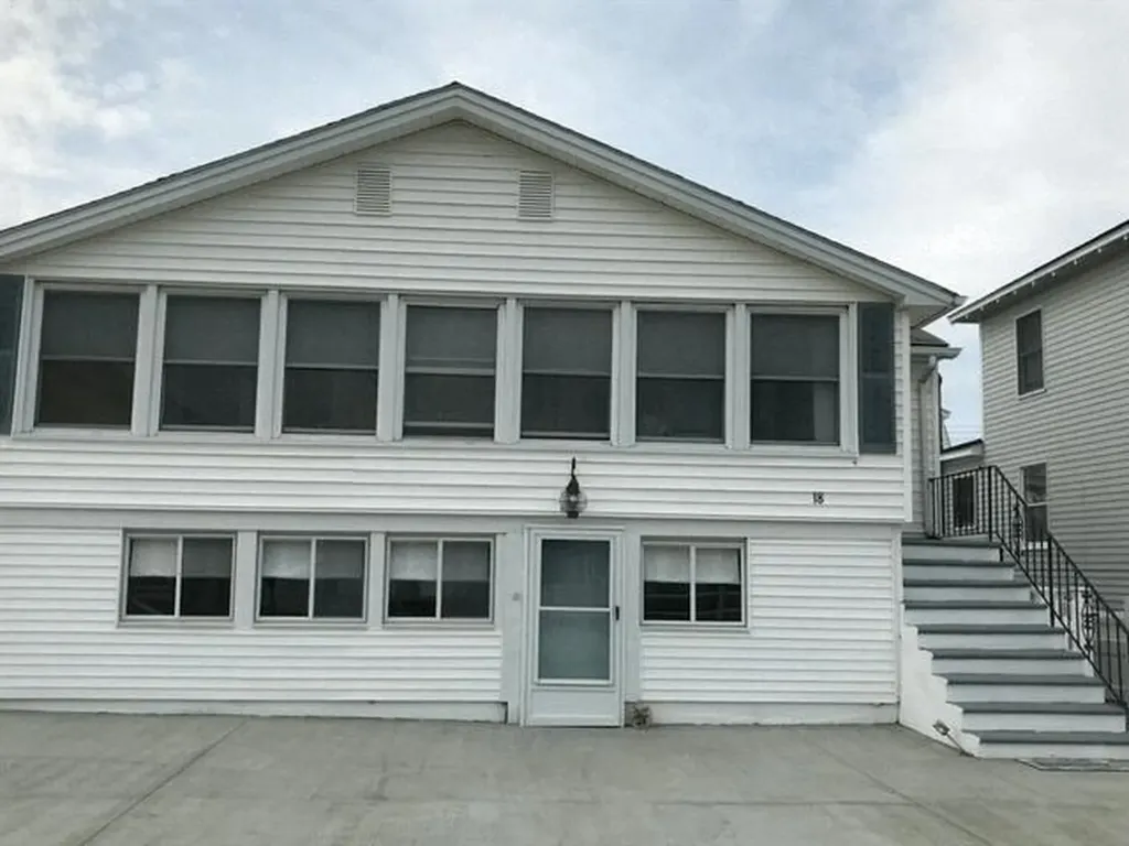 18 Lowell Street Seabrook NH 03874