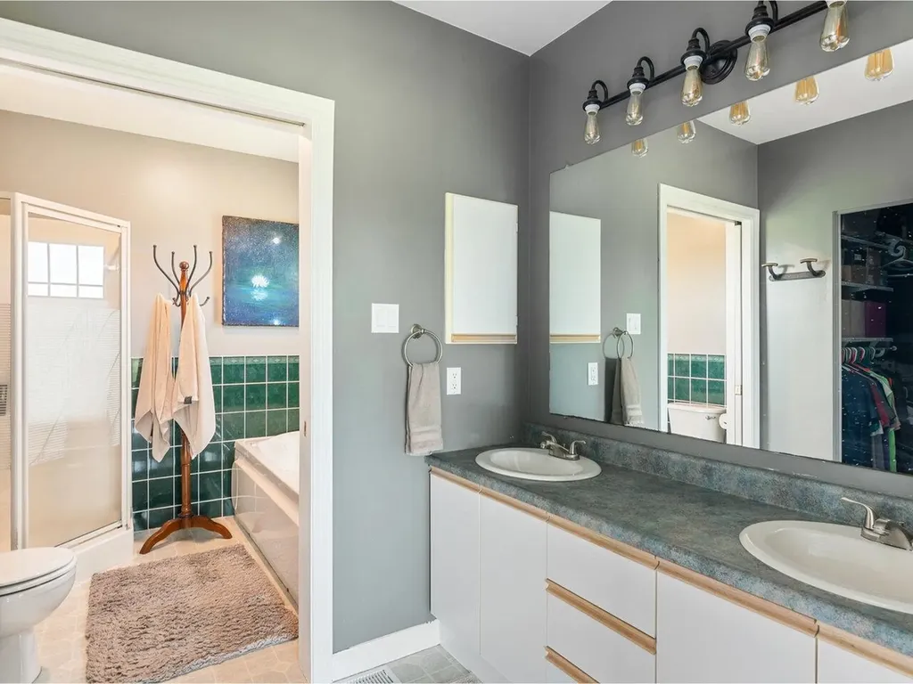 22 Pearl Bay Lane Grand Isle VT 05458