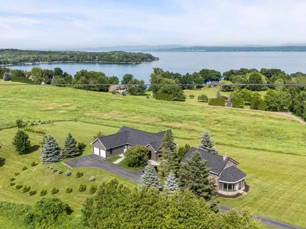 22 Pearl Bay Lane Grand Isle VT 05458