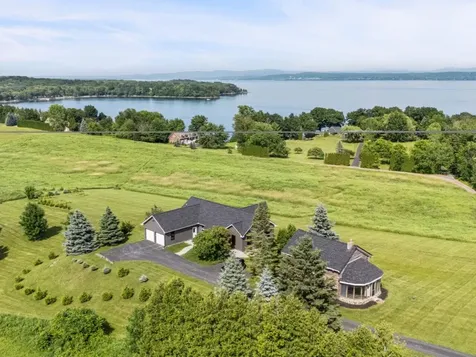 22 Pearl Bay Lane Grand Isle VT 05458
