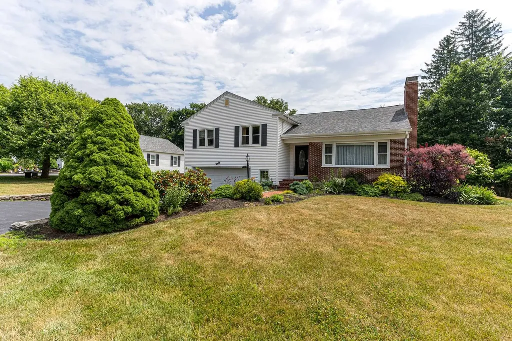 9 Hillcrest Drive Dover NH 03820