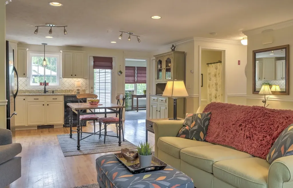 28 Owens Drive Swanzey NH 03446