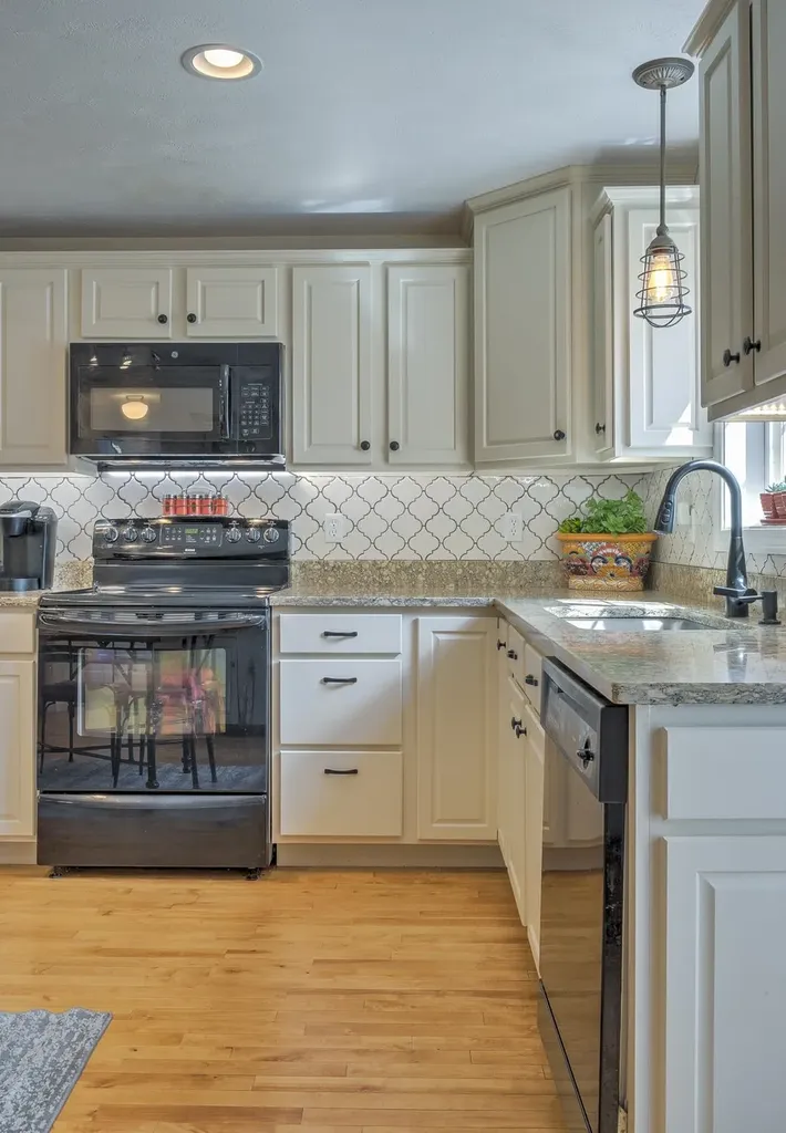 28 Owens Drive Swanzey NH 03446