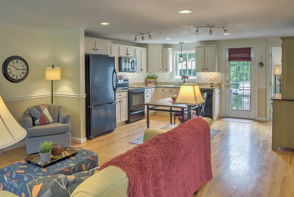 28 Owens Drive Swanzey NH 03446