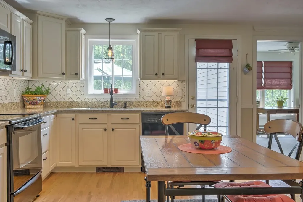 28 Owens Drive Swanzey NH 03446