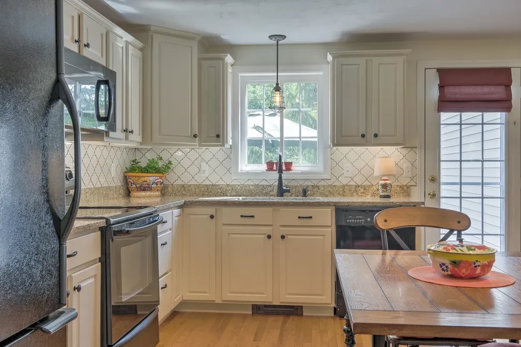 28 Owens Drive Swanzey NH 03446