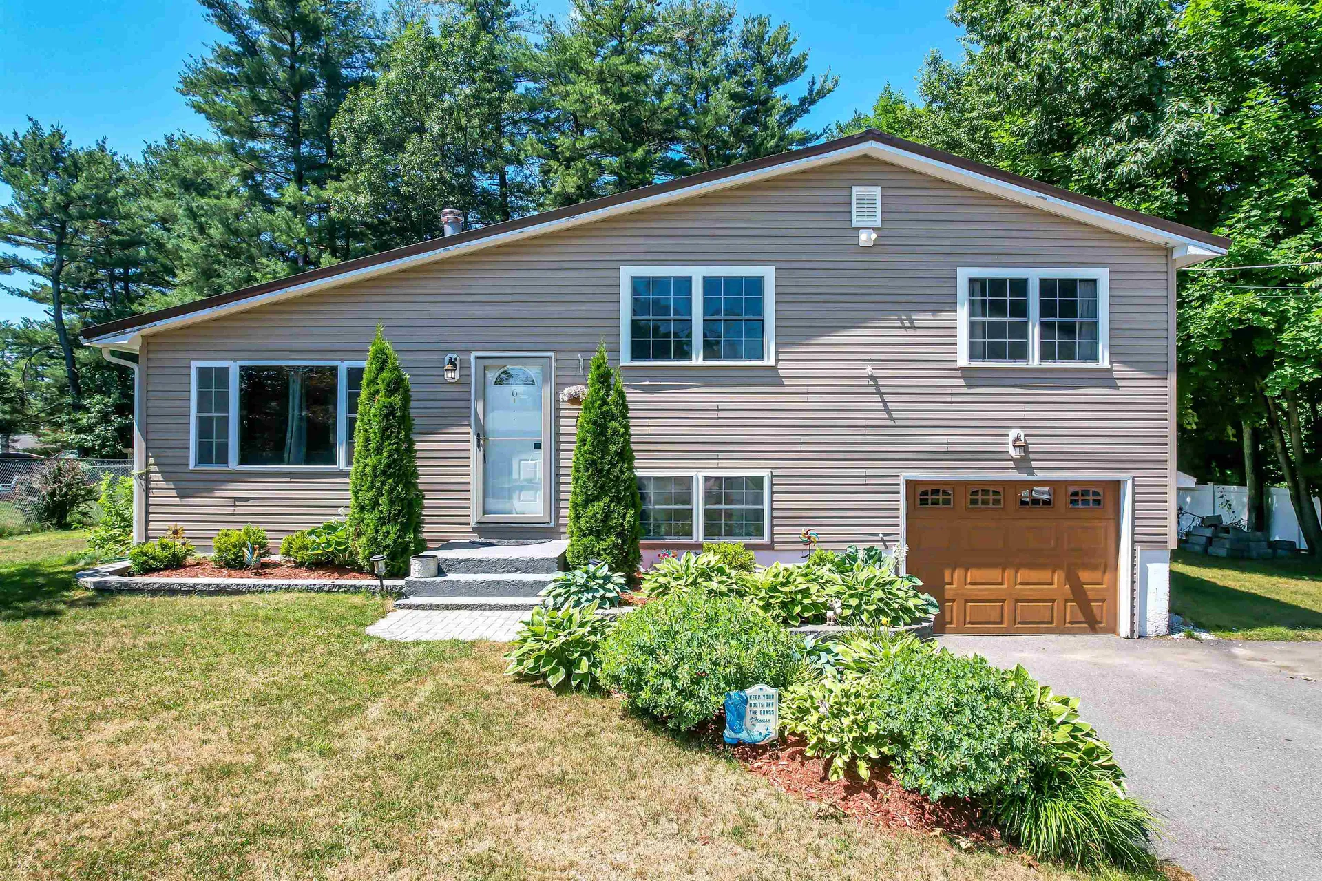 6 Rose Avenue Derry NH 03038