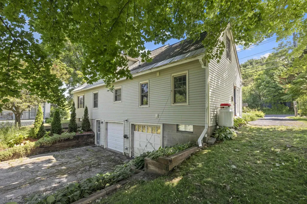 519 1/2 South Street Bennington VT 05201