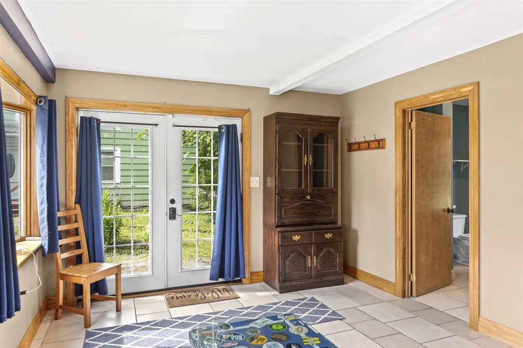 519 1/2 South Street Bennington VT 05201