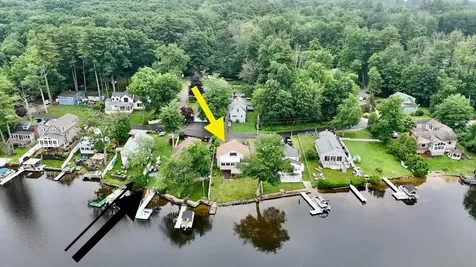 52 Shore Drive Hampstead NH 03841
