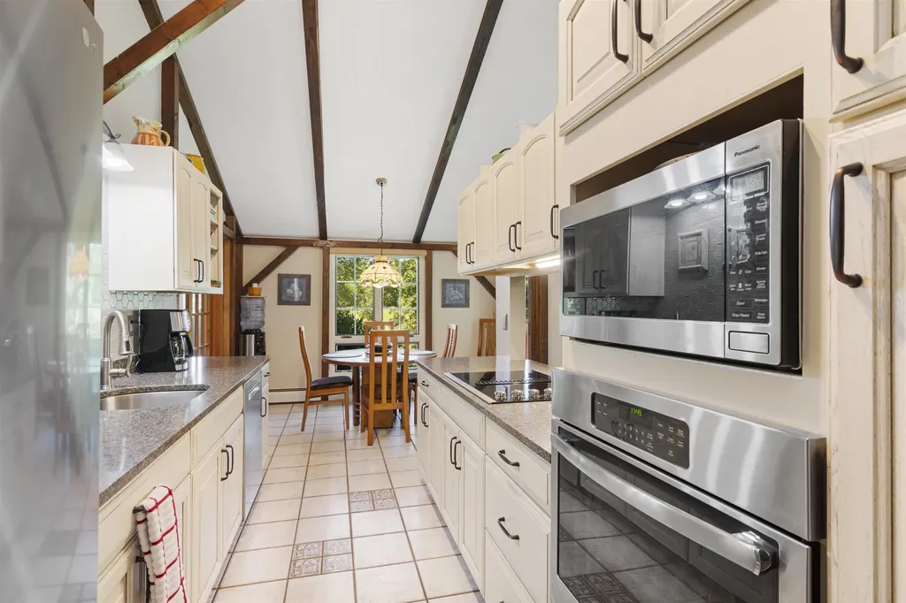 11 Lamore Road Essex VT 05452