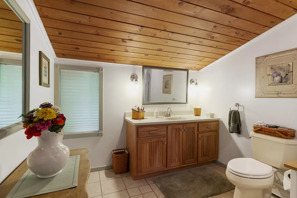 11 Lamore Road Essex VT 05452