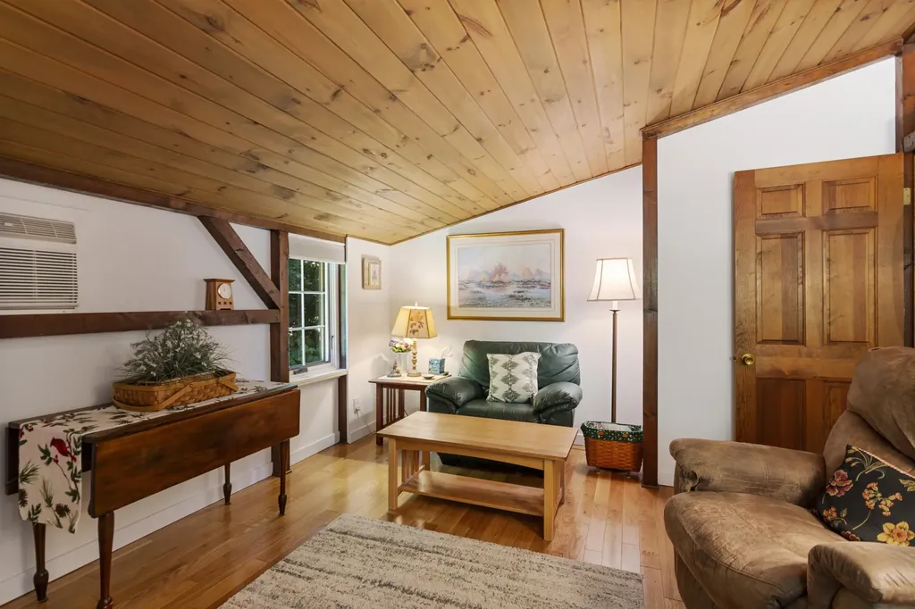 11 Lamore Road Essex VT 05452