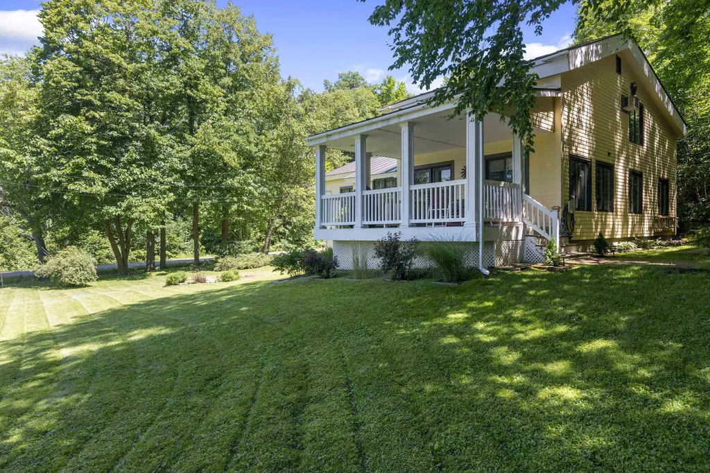 11 Lamore Road Essex VT 05452