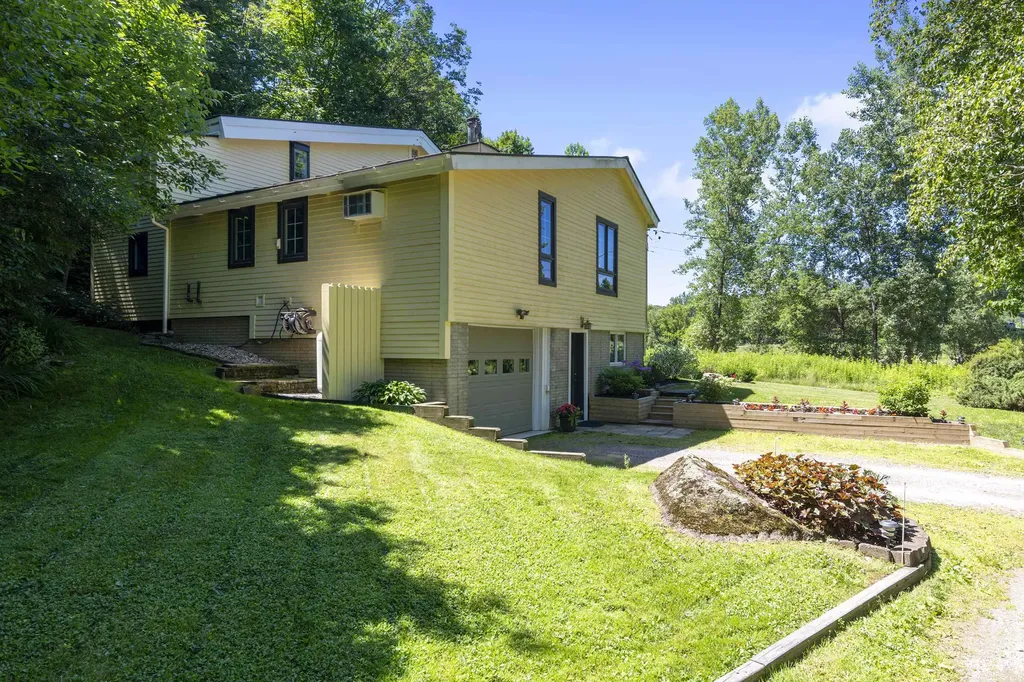 11 Lamore Road Essex VT 05452