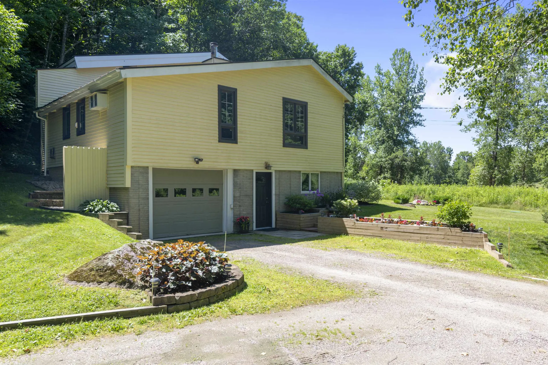 11 Lamore Road Essex VT 05452