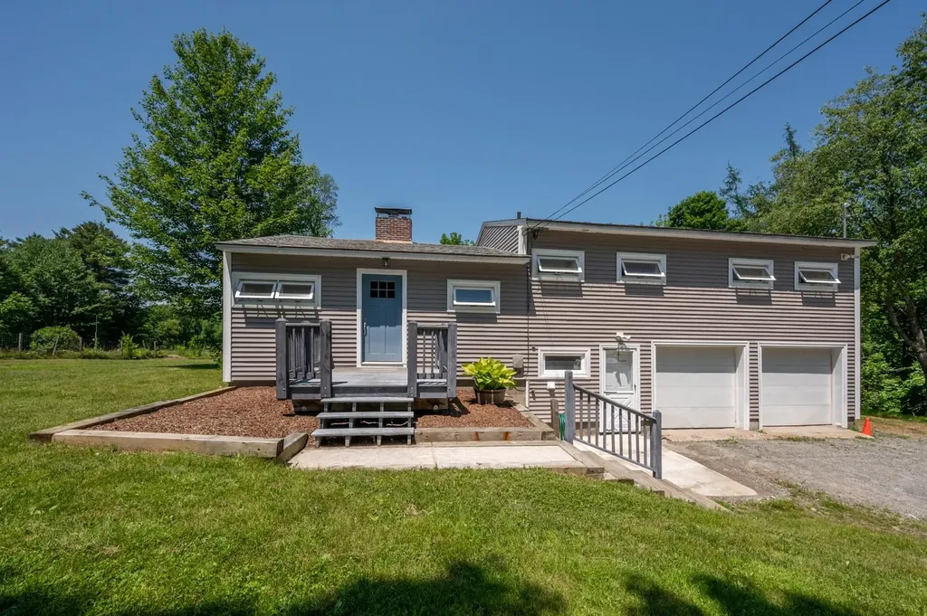 626 County Road New London NH 03257