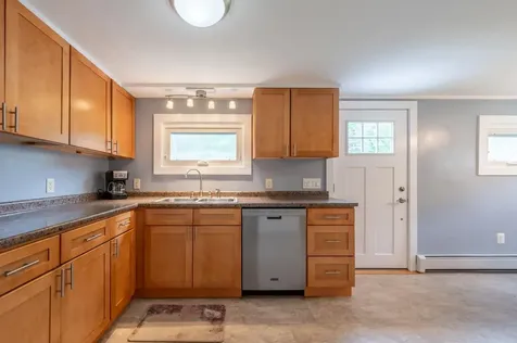 626 County Road New London NH 03257