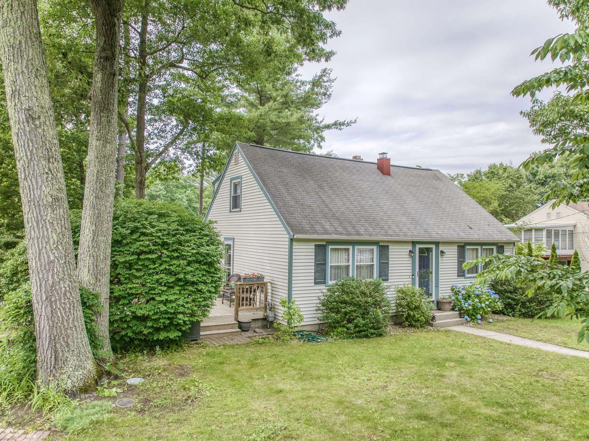 9 Lancaster Drive Nashua NH 03062