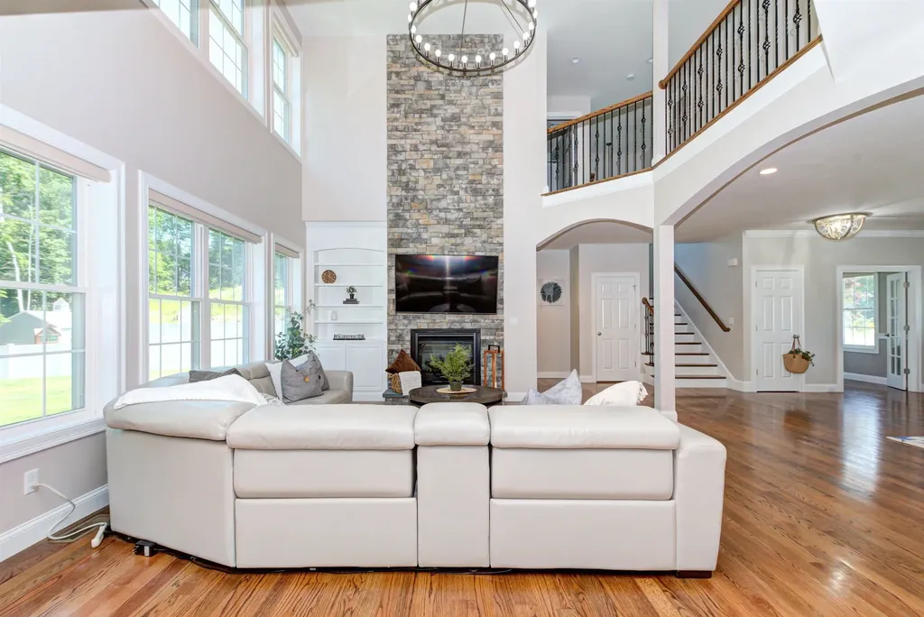 22 Glendenin Road Windham NH 03087