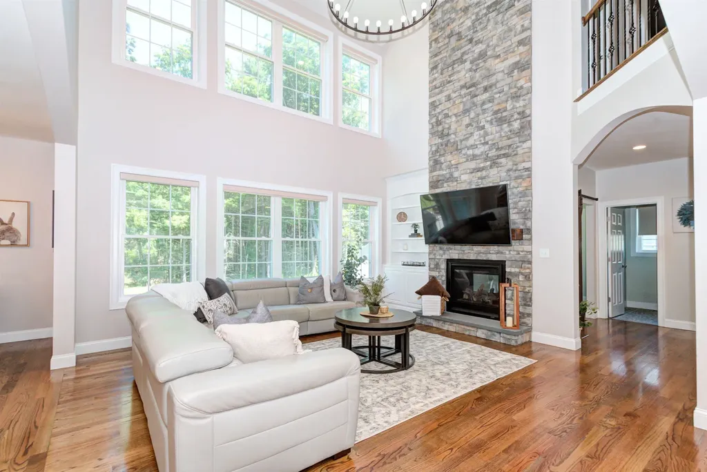 22 Glendenin Road Windham NH 03087