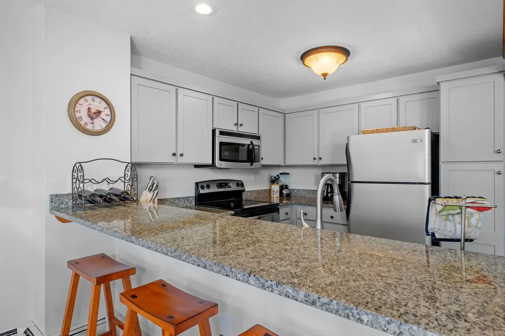 25 Pinehill Lane Lincoln NH 03251