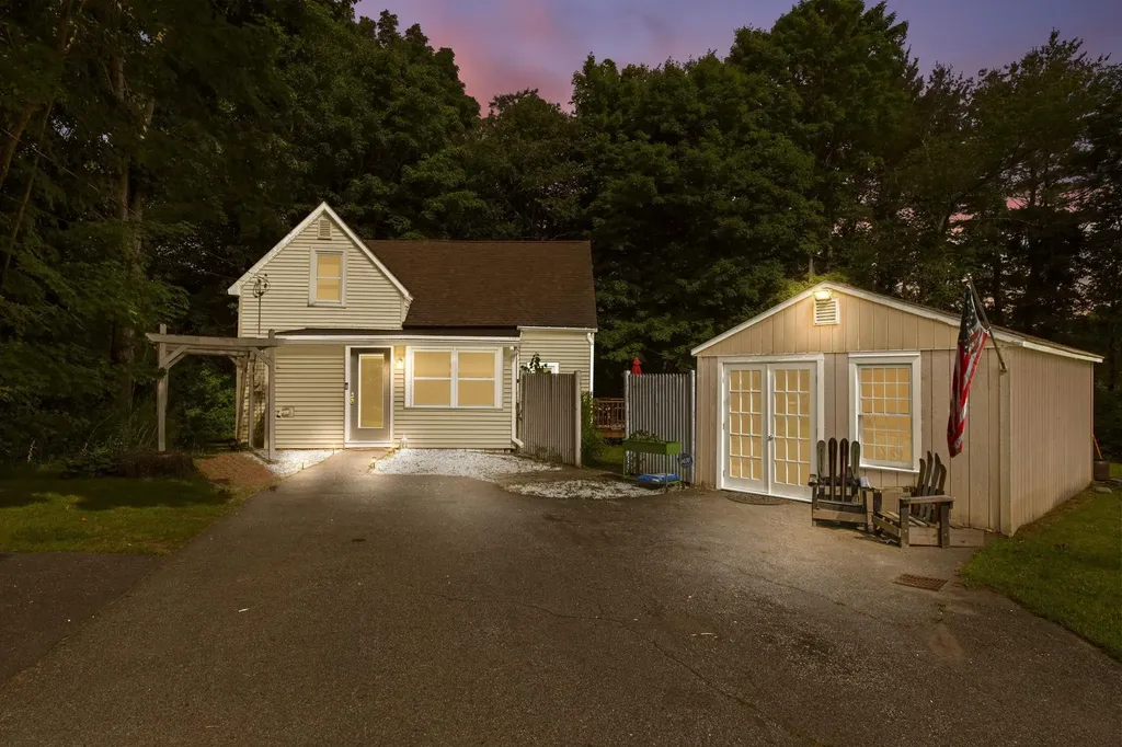 39 Newfields Road Exeter NH 03833