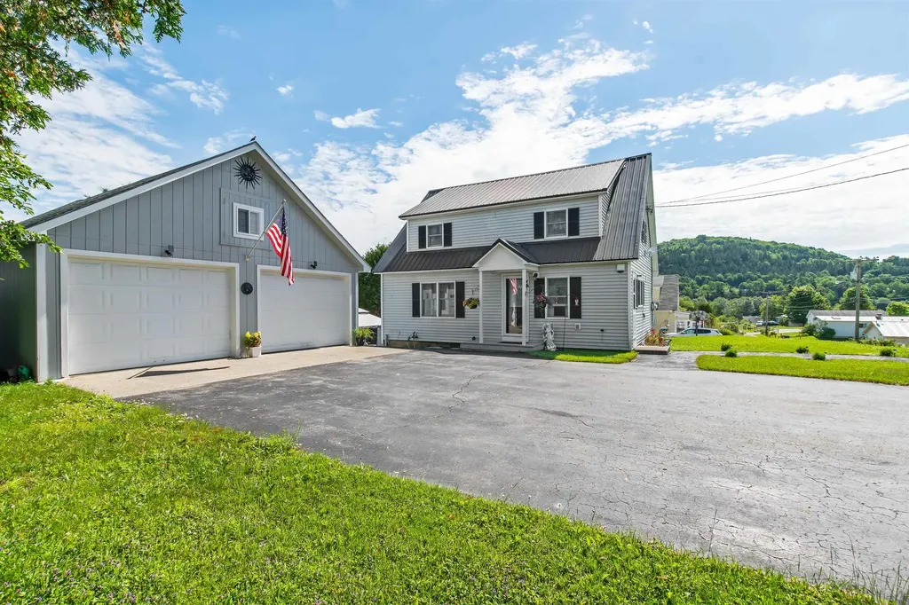 25 Edwards Street, Colebrook NH Real Estate Listing MLS 5002184 Teamner