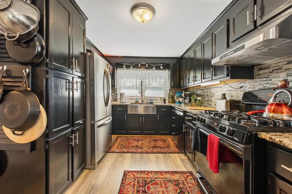 25 Edwards Street Colebrook NH 03576