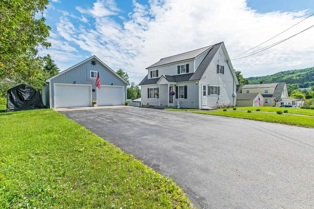 25 Edwards Street Colebrook NH 03576
