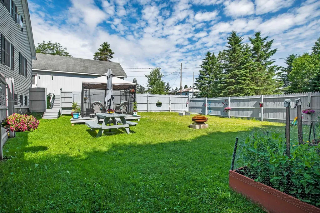 25 Edwards Street Colebrook NH 03576