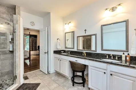 17 Hawthorne Drive Auburn NH 03032