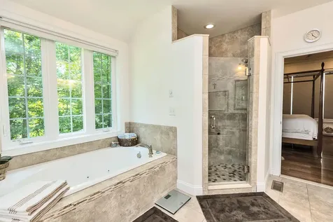 17 Hawthorne Drive Auburn NH 03032