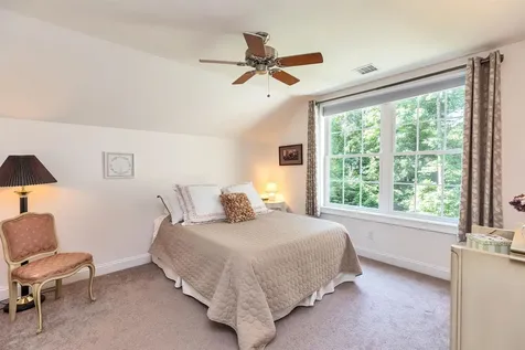 17 Hawthorne Drive Auburn NH 03032