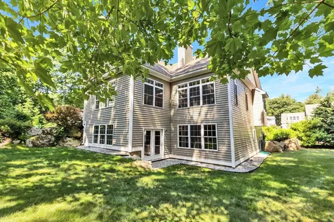 17 Hawthorne Drive Auburn NH 03032