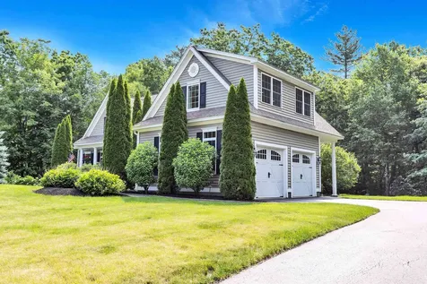 17 Hawthorne Drive Auburn NH 03032