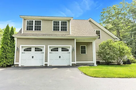 17 Hawthorne Drive Auburn NH 03032