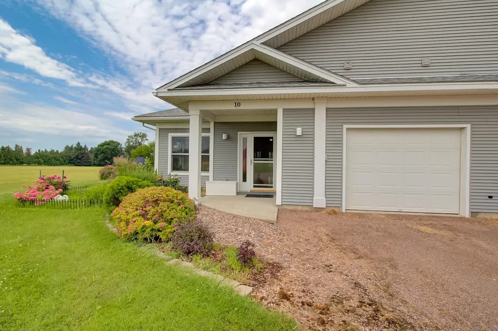 10 Westside Village Grand Isle VT 05458